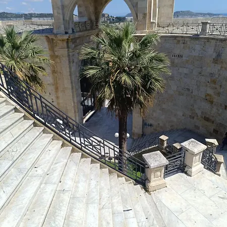 Regina House Al Centro Di شقة كالياري